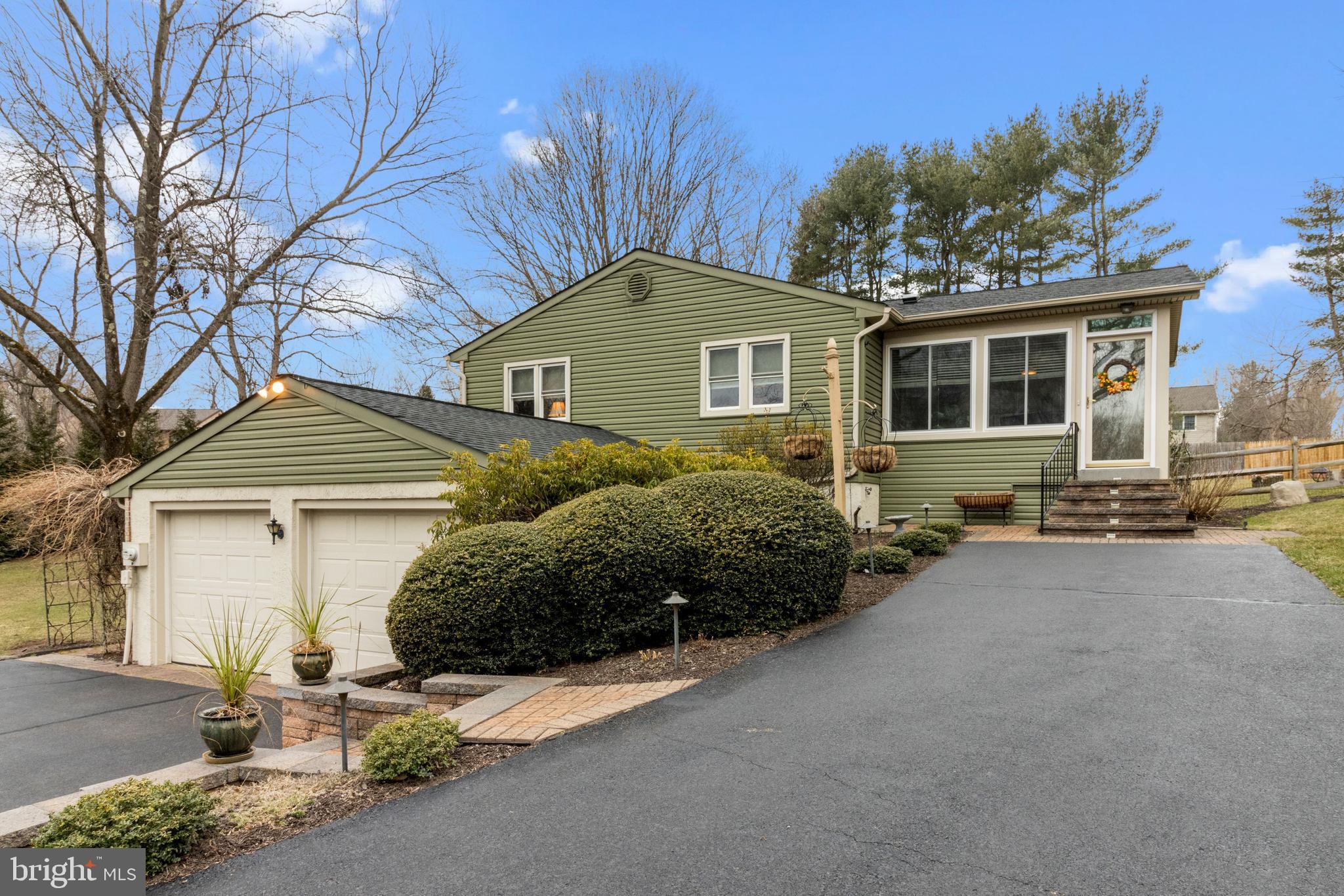 944 Pebble Hill Road Doylestown, PA 18901 - Photo 4 of 51