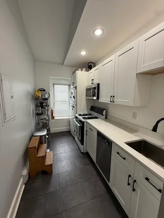 $2,900 | 28 Maverick Street, Unit 3, Boston, MA 02128