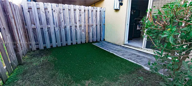a view of a backyard with tub