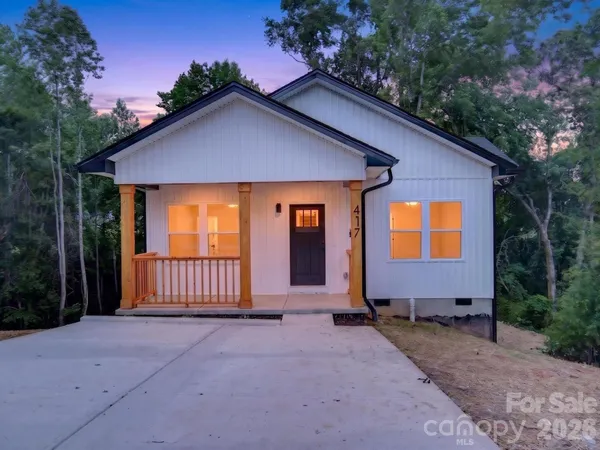 $257,000 | 417 8th St Drive Southwest, Hickory, NC 28602