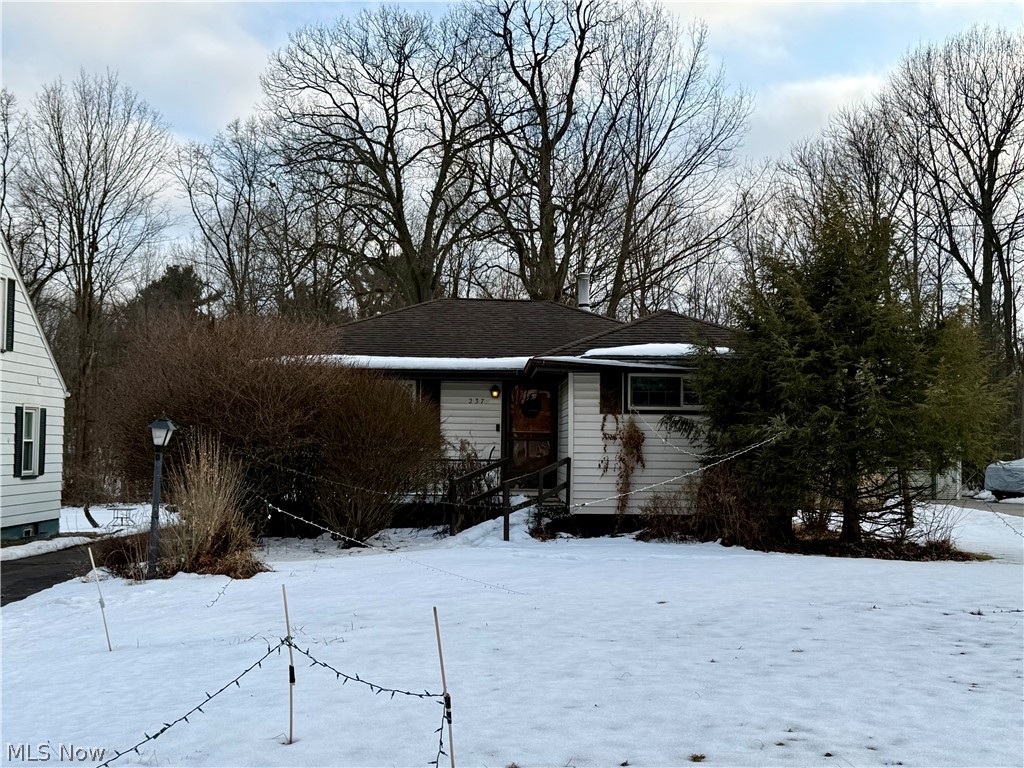 237 Shields Road Youngstown, OH 44512 - Photo 2 of 6