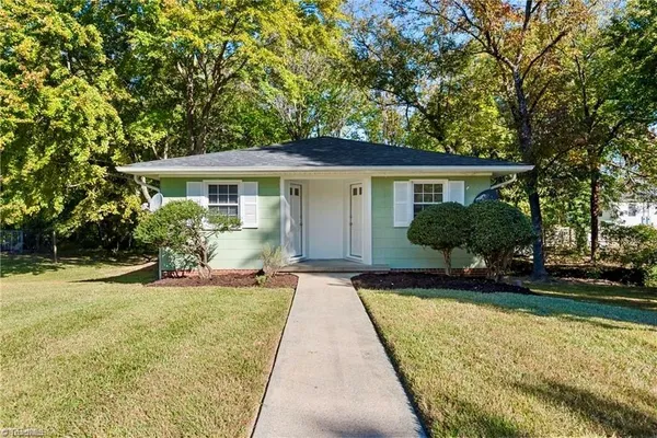 $1,300 | 918 Harris Street, Burlington, NC 27217