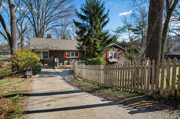 a view of house and outdoor space