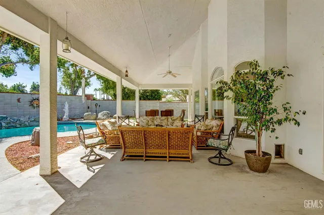 a view of a swimming pool with back yard