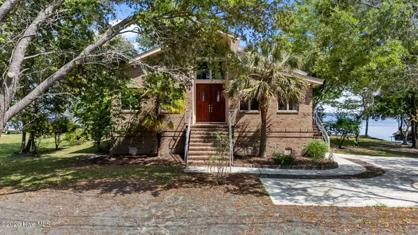$795,000 | 401 Harbor Drive, New Bern, NC 28560