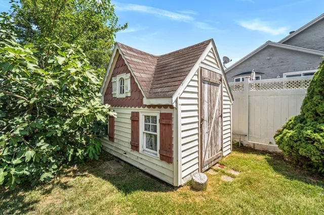 a view of a house with a yard and garage