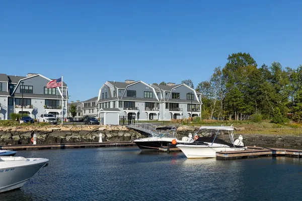 $2,249,000 | 36 Little Bay Drive, Dover, NH 03820