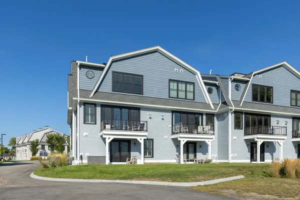 $2,249,000 | 36 Little Bay Drive, Dover, NH 03820