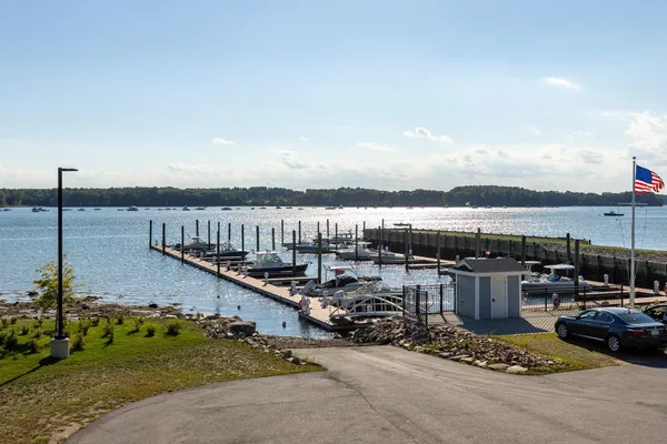 $2,249,000 | 36 Little Bay Drive, Dover, NH 03820