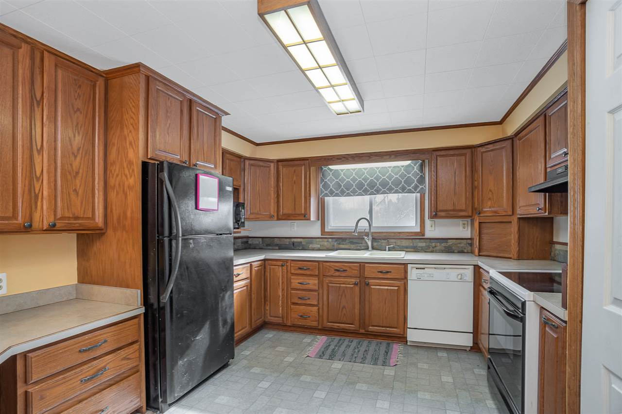 11950 West Chapman Road Blanchard, MI 49310 - Photo 10 of 30 1884236-9.JPG
