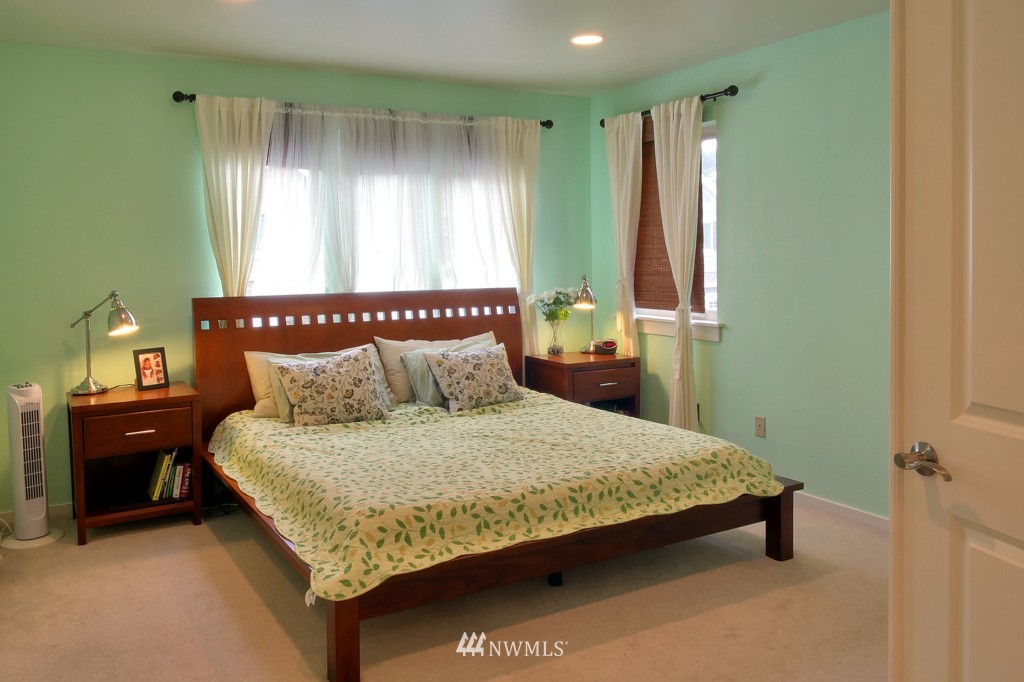 306 204th Place Southeast Bothell, WA 98012 - Photo 11 of 15 Gallery Image 11
