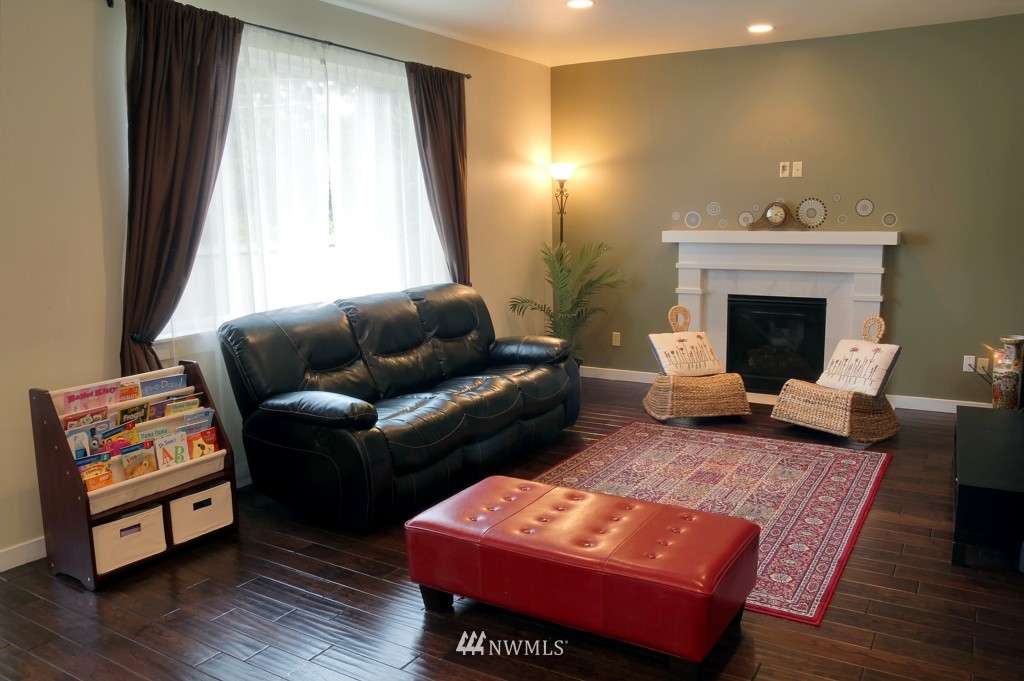 306 204th Place Southeast Bothell, WA 98012 - Photo 3 of 15 Gallery Image 3