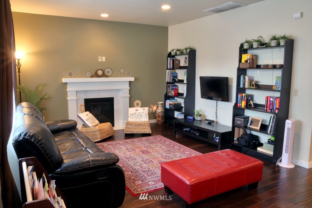 306 204th Place Southeast Bothell, WA 98012 - Photo 4 of 15 Gallery Image 4