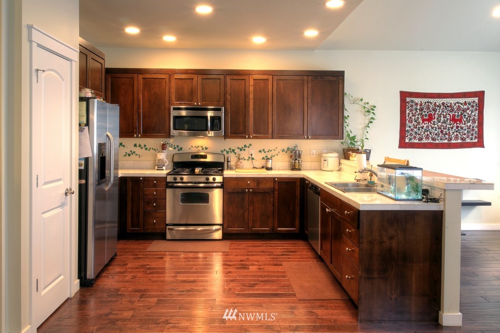 306 204th Place Southeast Bothell, WA 98012 - Photo 5 of 15 Gallery Image 5