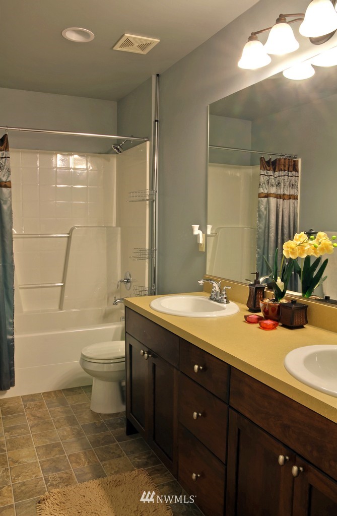 306 204th Place Southeast Bothell, WA 98012 - Photo 8 of 15 Gallery Image 8