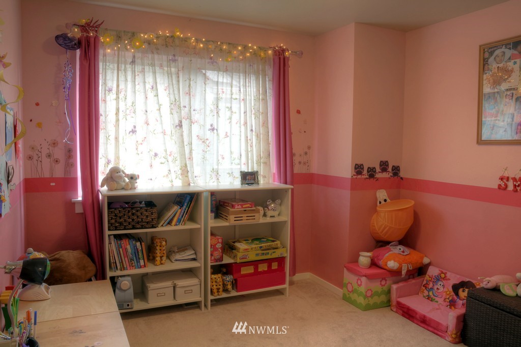 306 204th Place Southeast Bothell, WA 98012 - Photo 10 of 15 Gallery Image 10