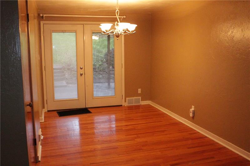 281 West Bruceton Road Pittsburgh, PA 15236 - Photo 5 of 22 Gallery Image 5