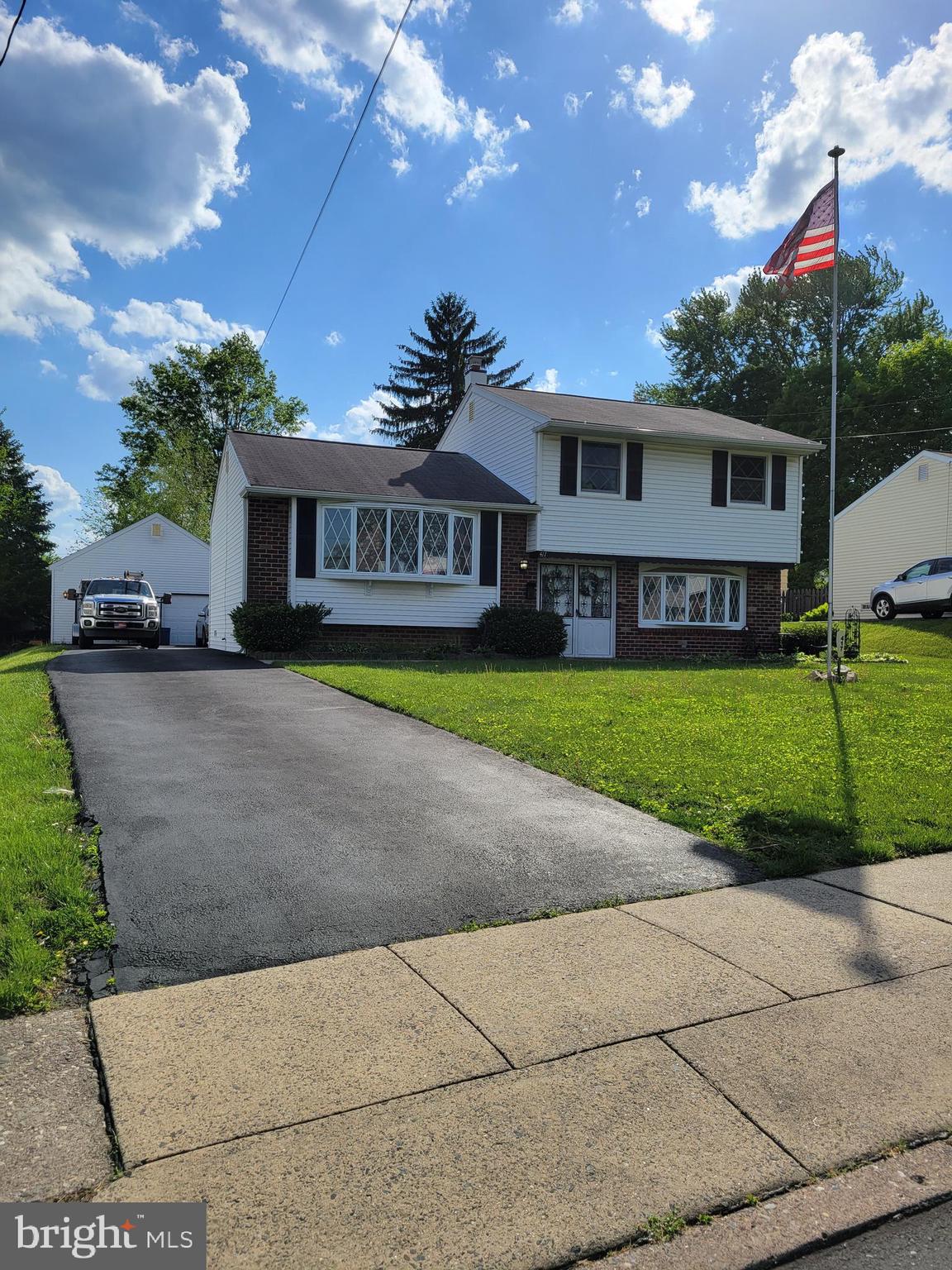 417 Robin Road Hatboro, PA 19040 - Photo 1 of 44 Gallery Image 1