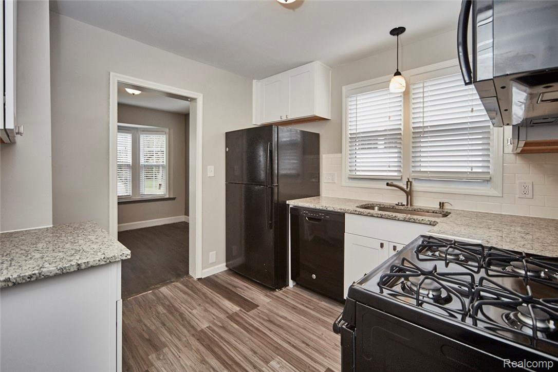 178 Ogemaw Road Pontiac, MI 48341 - Photo 3 of 23 Kitchen 2 - 178 Ogemaw.jpg