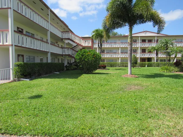 a view of a yard in front of a building