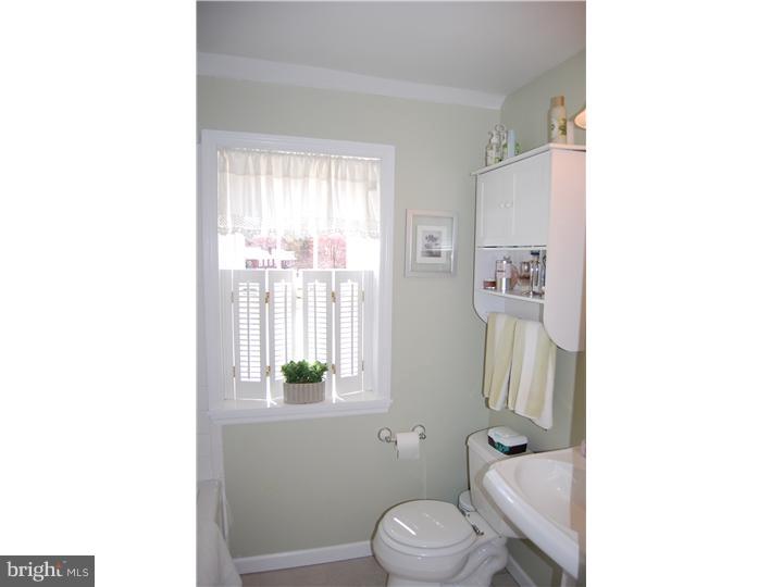 638 Hey Lane Springfield, PA 19064 - Photo 16 of 25 Bathroom