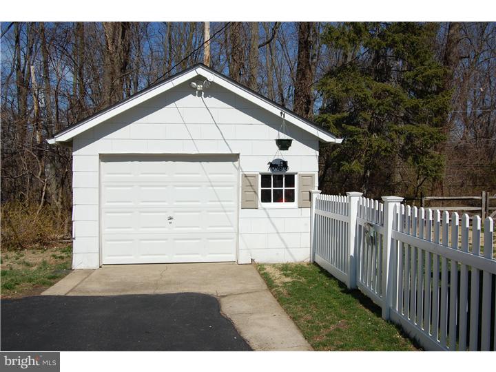 638 Hey Lane Springfield, PA 19064 - Photo 18 of 25 Garage