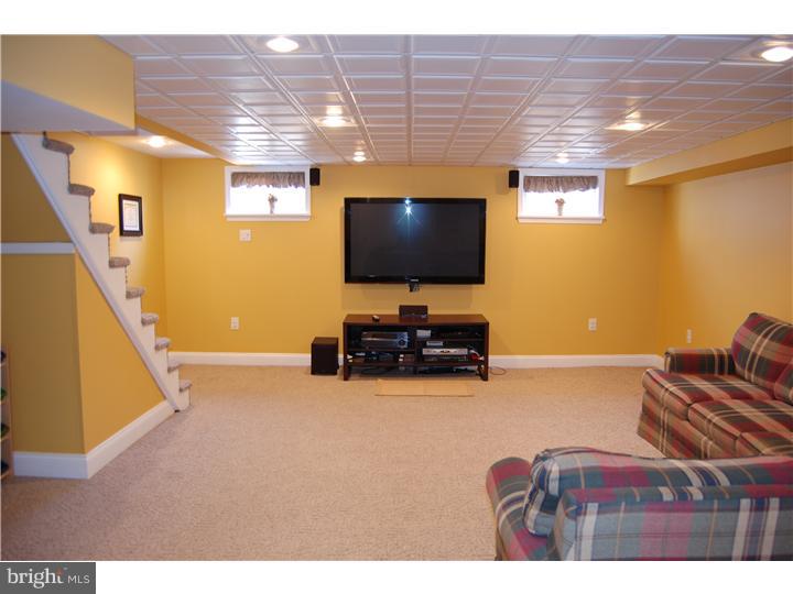 638 Hey Lane Springfield, PA 19064 - Photo 9 of 25 Family Room
