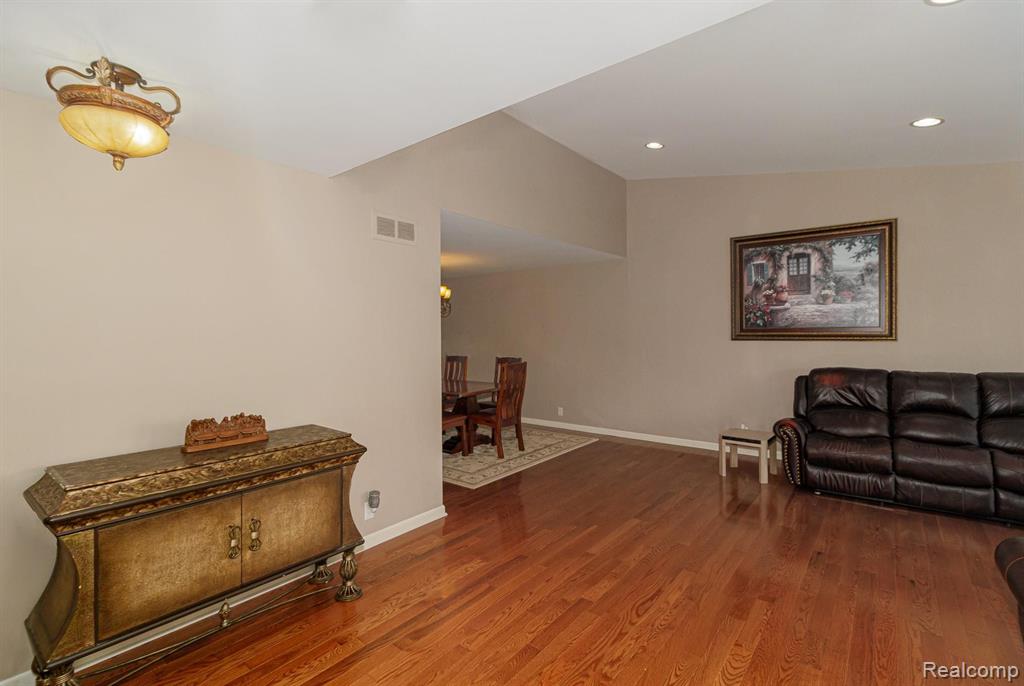 71 Montmorency Road Rochester Hills, MI 48307 - Photo 6 of 29