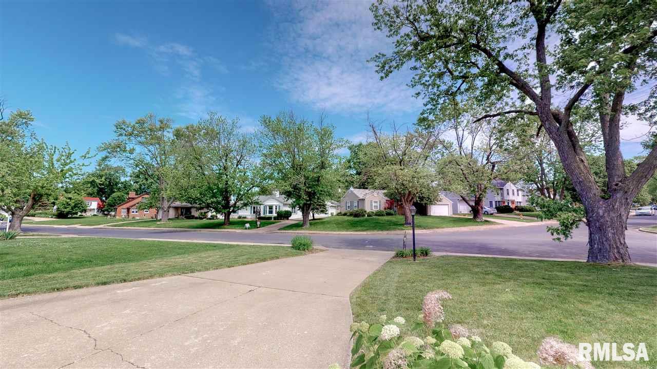 526 West Ridgemont Road Peoria, IL 61614 - Photo 3 of 35 Gallery Image 3
