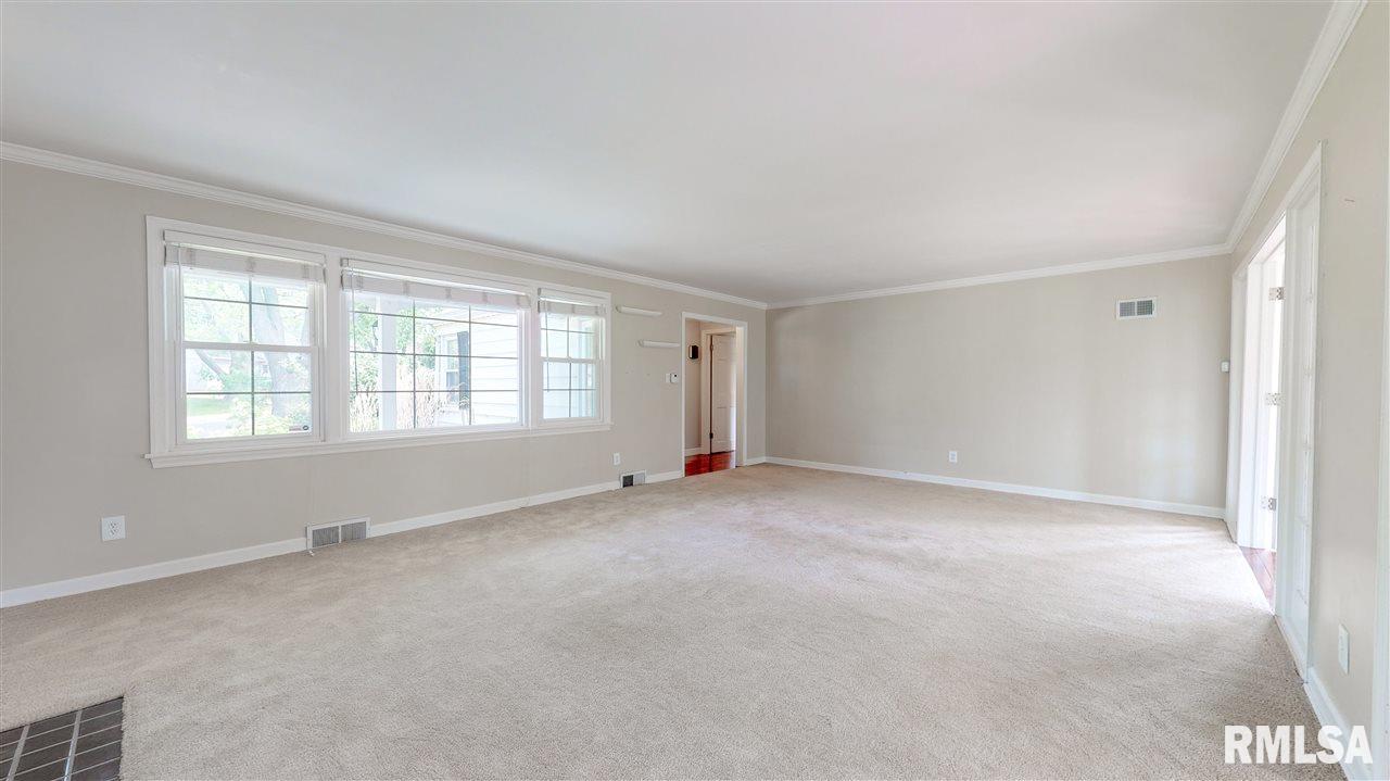 526 West Ridgemont Road Peoria, IL 61614 - Photo 8 of 35 Gallery Image 8