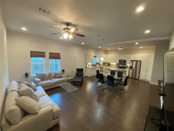 $2,150 | 9737 Fabiola Drive, Houston, TX 77075