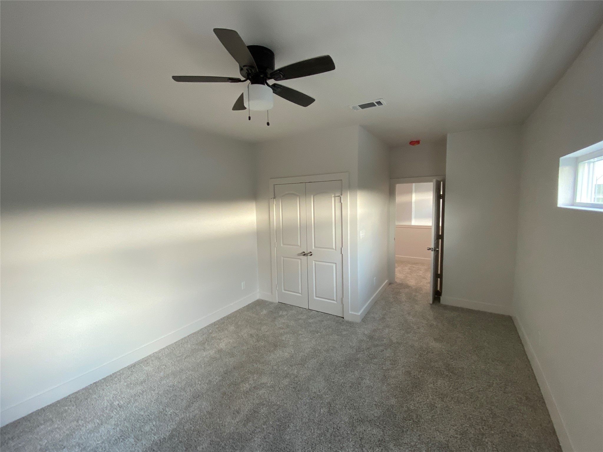 9737 Fabiola Drive Houston, TX 77075 - Photo 6 of 9 en empty room with windows and fan