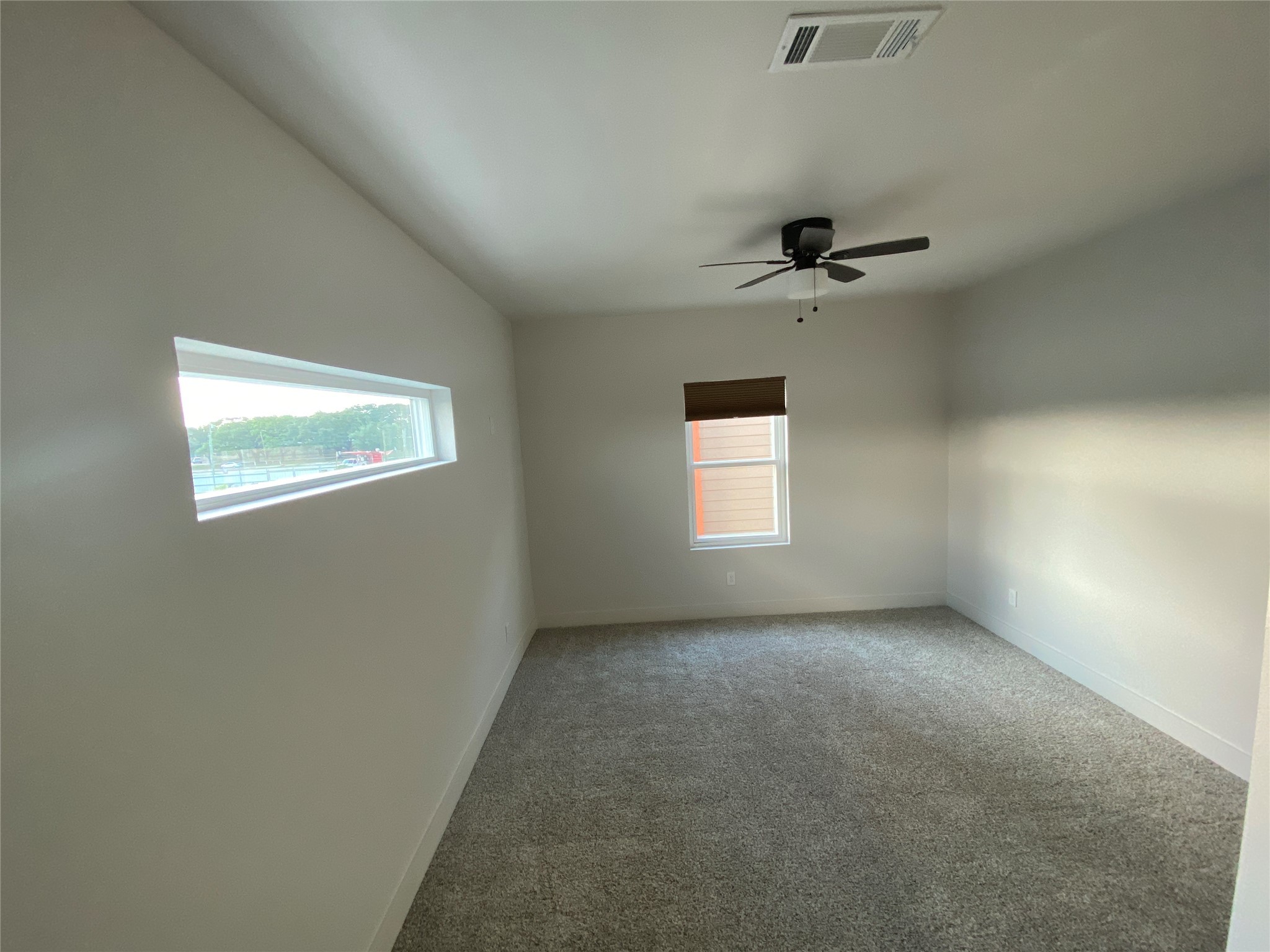 9737 Fabiola Drive Houston, TX 77075 - Photo 7 of 9 an empty room with windows and a ceiling fan view