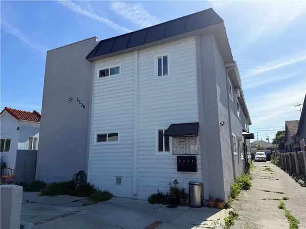 $2,800 | 2530 Carmona Avenue, Los Angeles, CA 90016