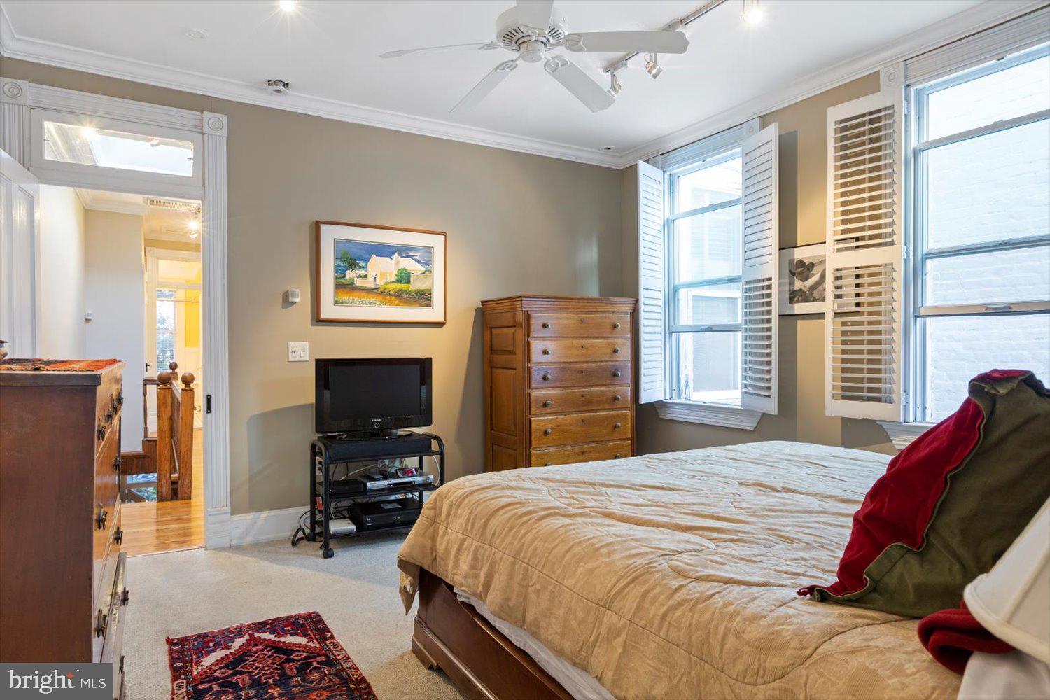 315 9th Street Southeast Washington, DC 20003 - Photo 25 of 46