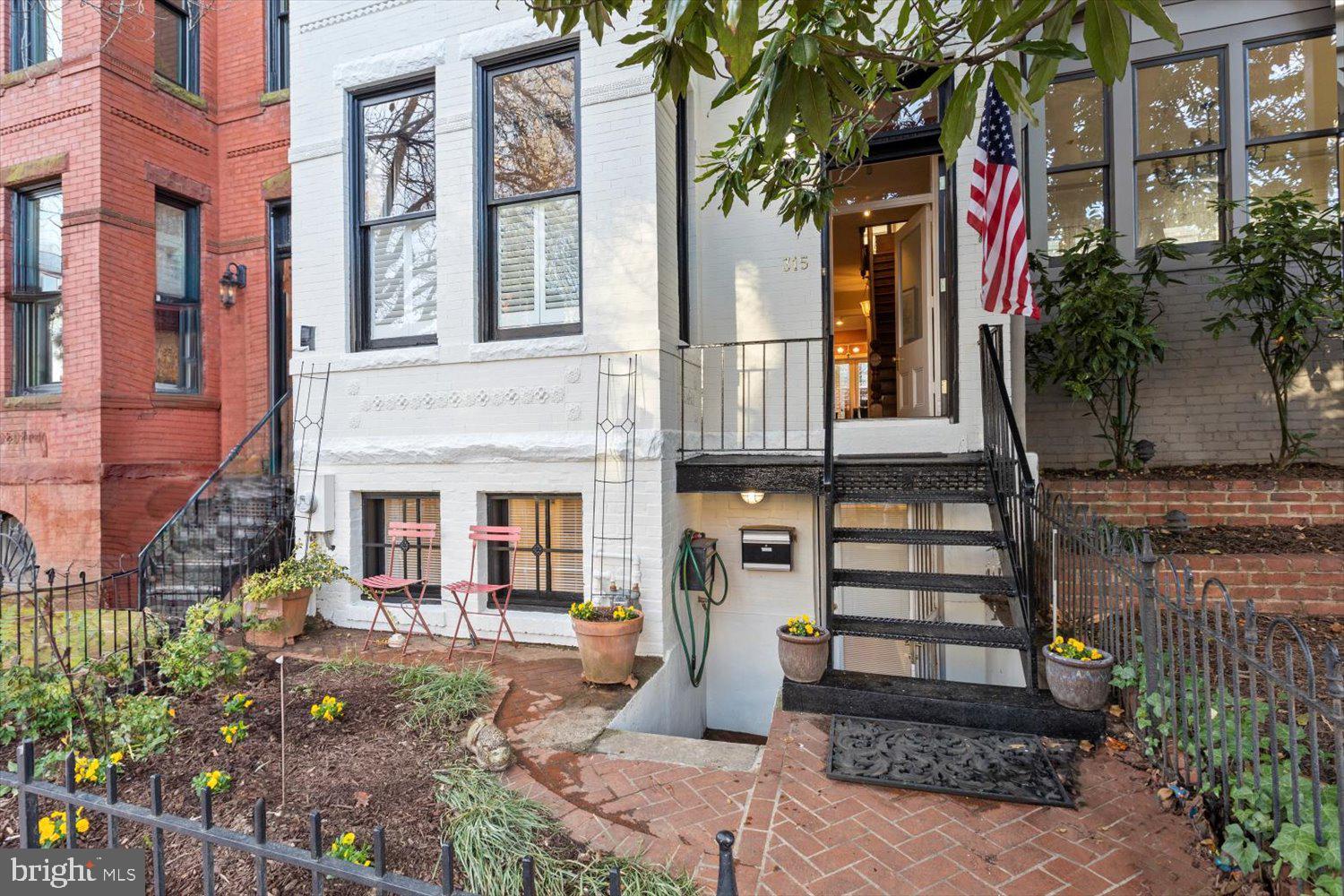 315 9th Street Southeast Washington, DC 20003 - Photo 3 of 46