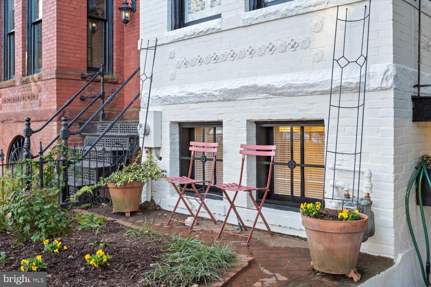 315 9th Street Southeast Washington, DC 20003 - Photo 5 of 46