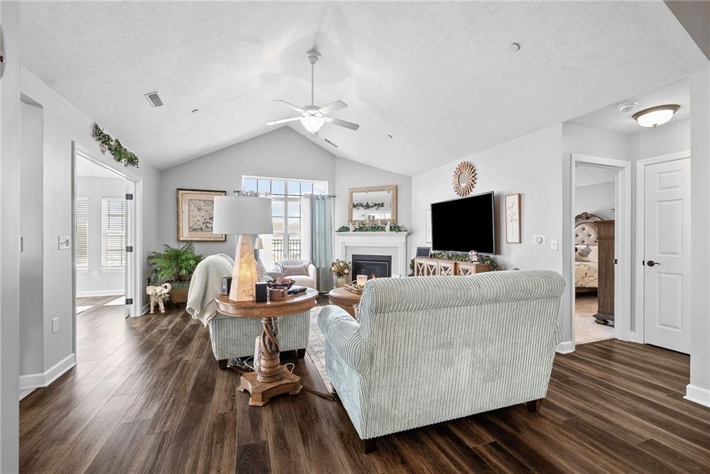 307 Spring Valley Drive Zelienople, PA 16063 - Photo 8 of 50