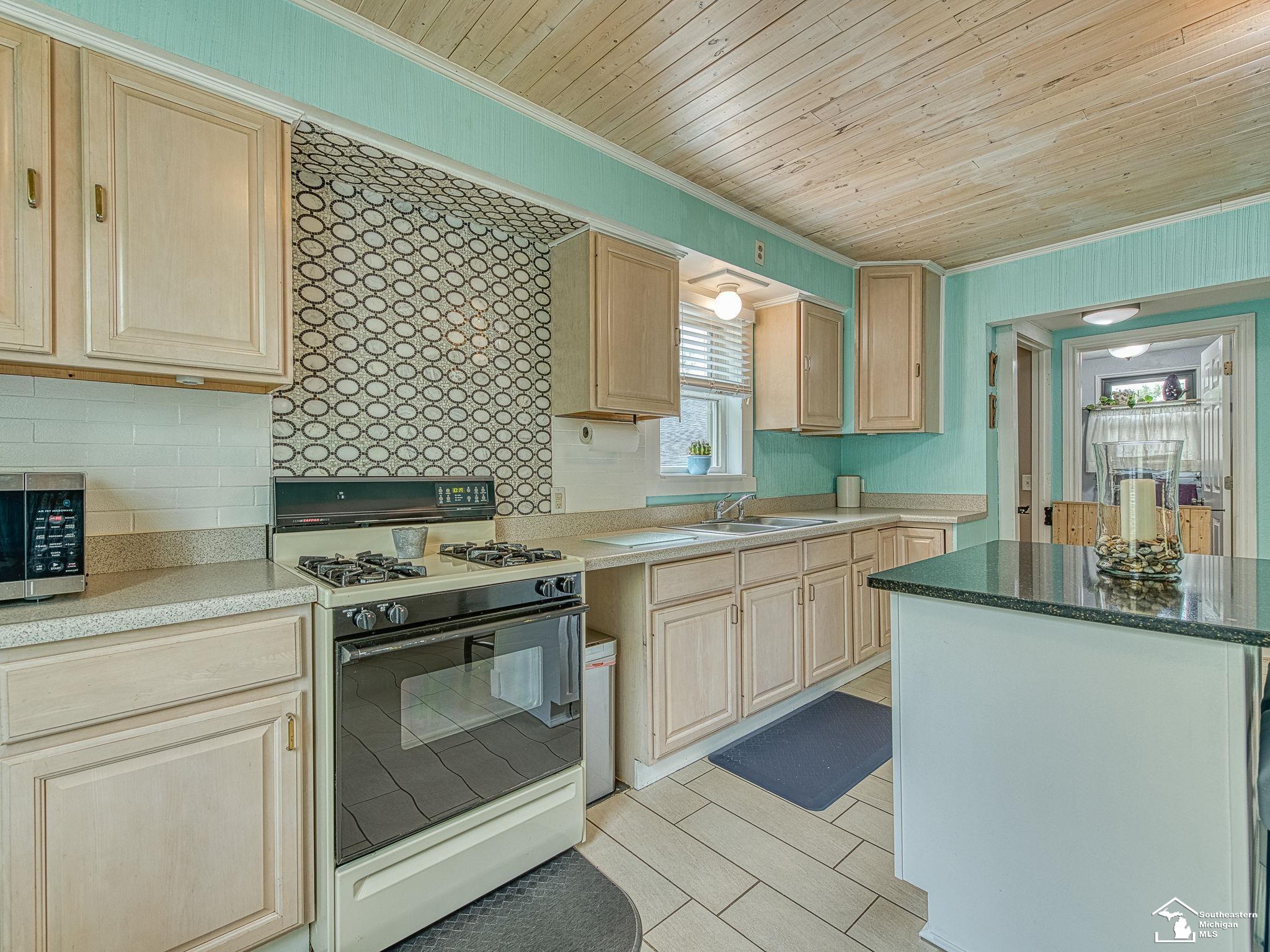 9320 Douglas Road Temperance, MI 48182 - Photo 12 of 46