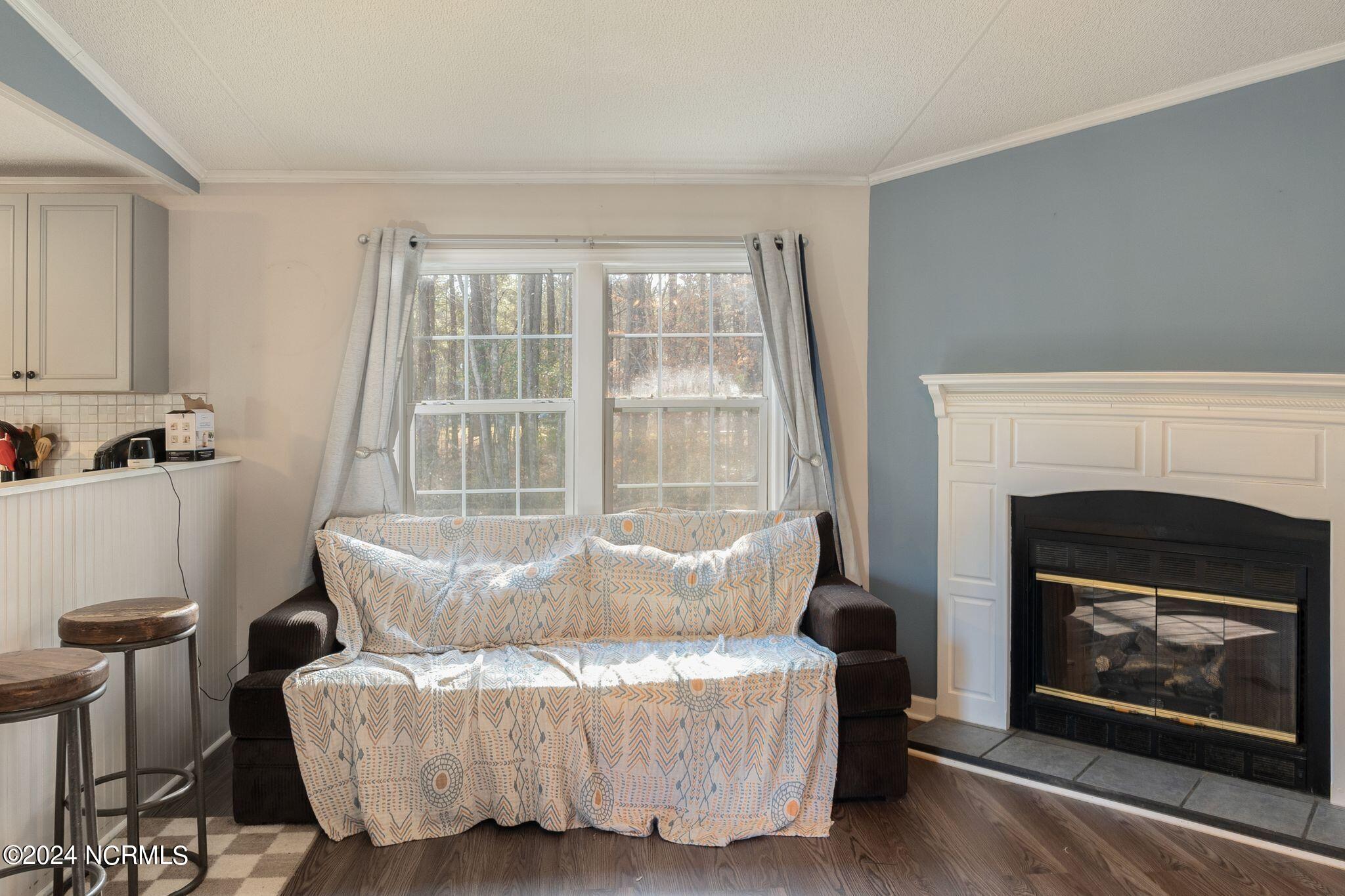 242 Shingle Brook Road New Bern, NC 28560 - Photo 20 of 49 Living Room