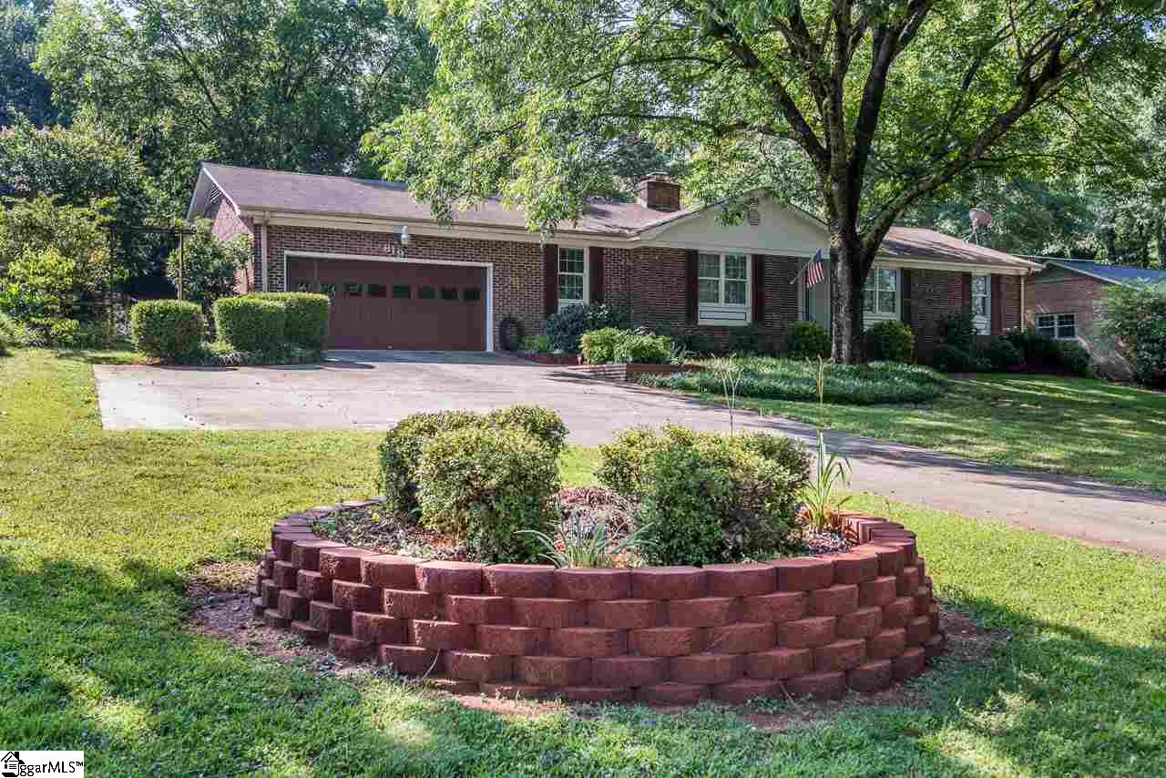 819 Taylor Road Greer, SC 29651 - Photo 2 of 29