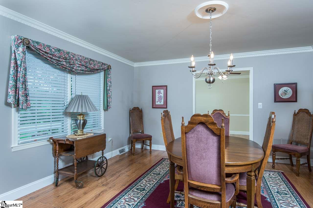 819 Taylor Road Greer, SC 29651 - Photo 5 of 29
