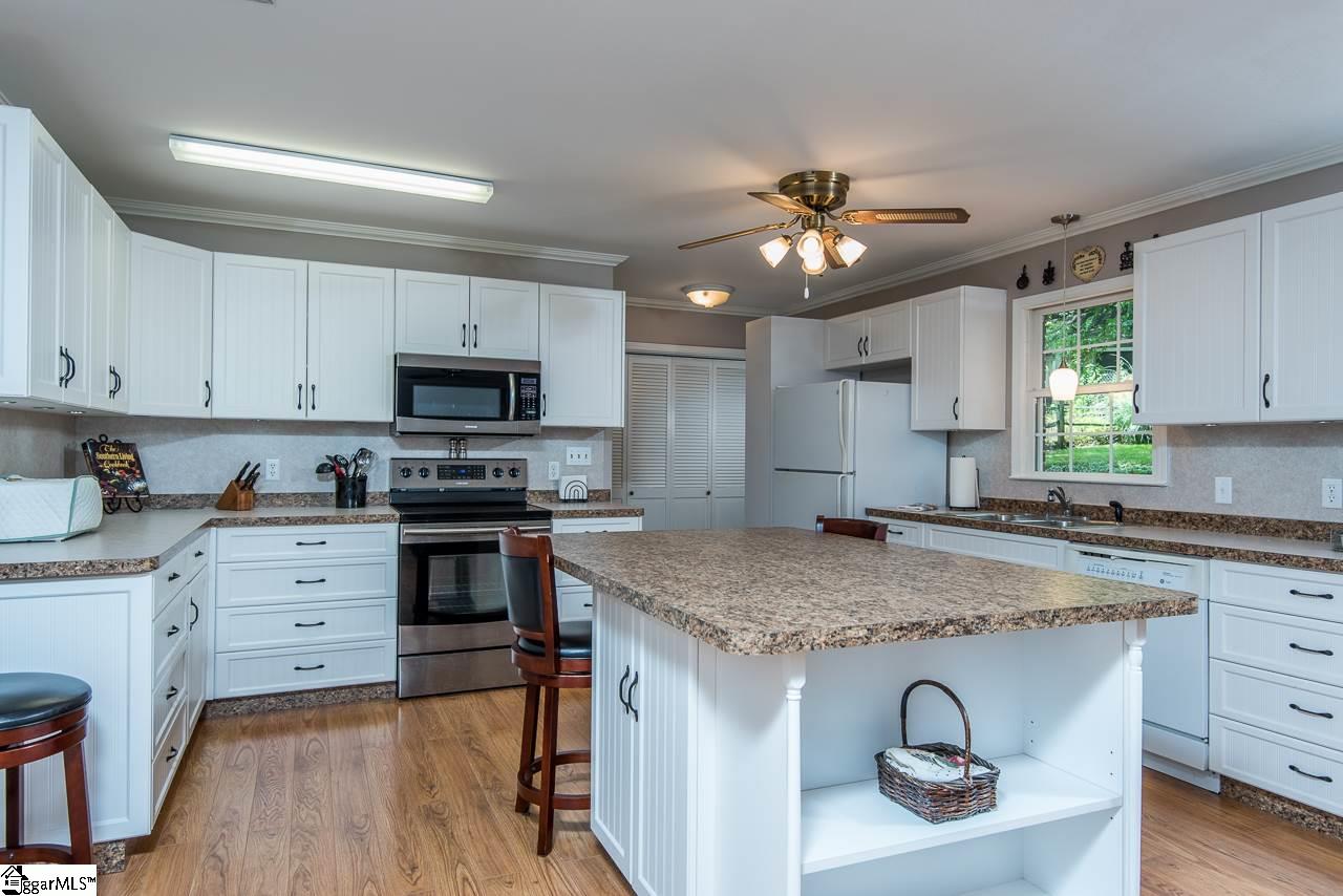 819 Taylor Road Greer, SC 29651 - Photo 9 of 29
