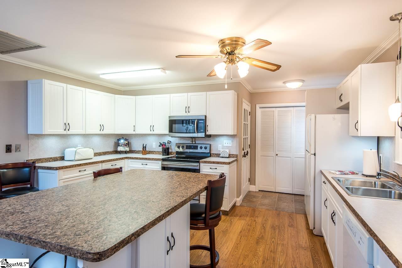 819 Taylor Road Greer, SC 29651 - Photo 10 of 29