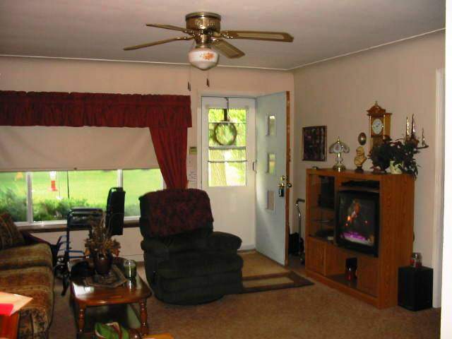 22261 Irwin Road Armada, MI 48005 - Photo 4 of 9 31096419-3.JPG