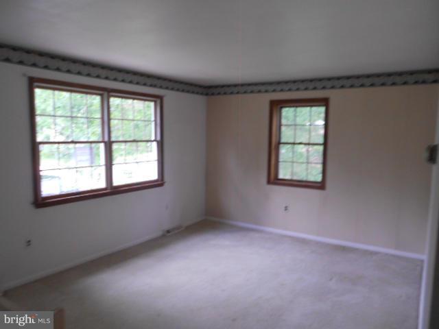 122 Milestone Road Elkton, MD 21921 - Photo 2 of 11 Living Room