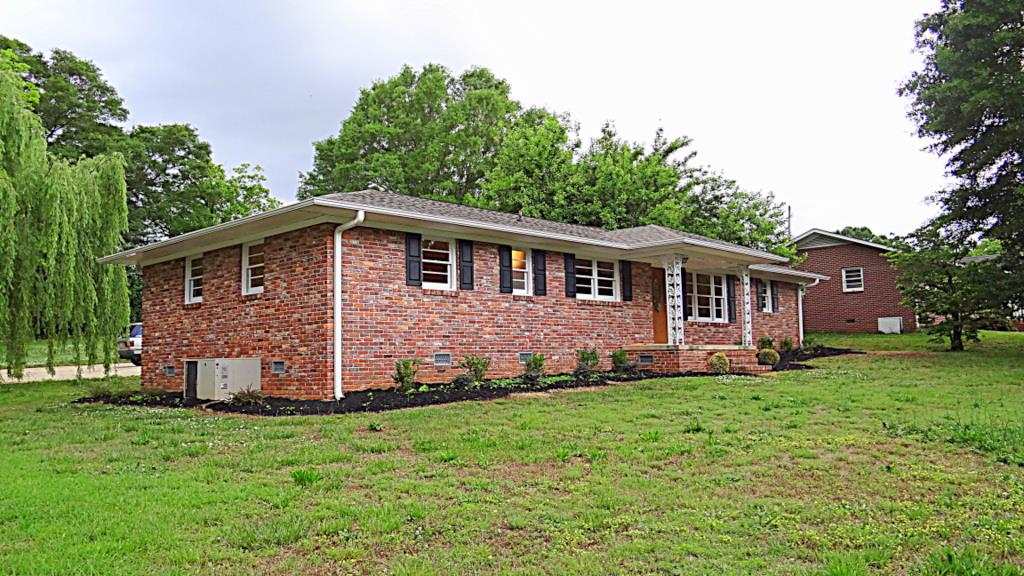 1012 Belhaven Road Anderson, SC 29621 - Photo 3 of 32