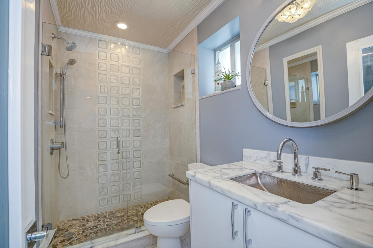 2730 Banyan Road, Unit 33B Boca Raton, FL 33432 - Photo 22 of 35 24-Bathroom