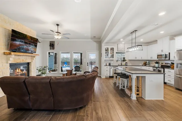 $675,000 | 1145 Private Road 2102, Giddings, TX 78942