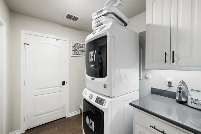 $675,000 | 1145 Private Road 2102, Giddings, TX 78942